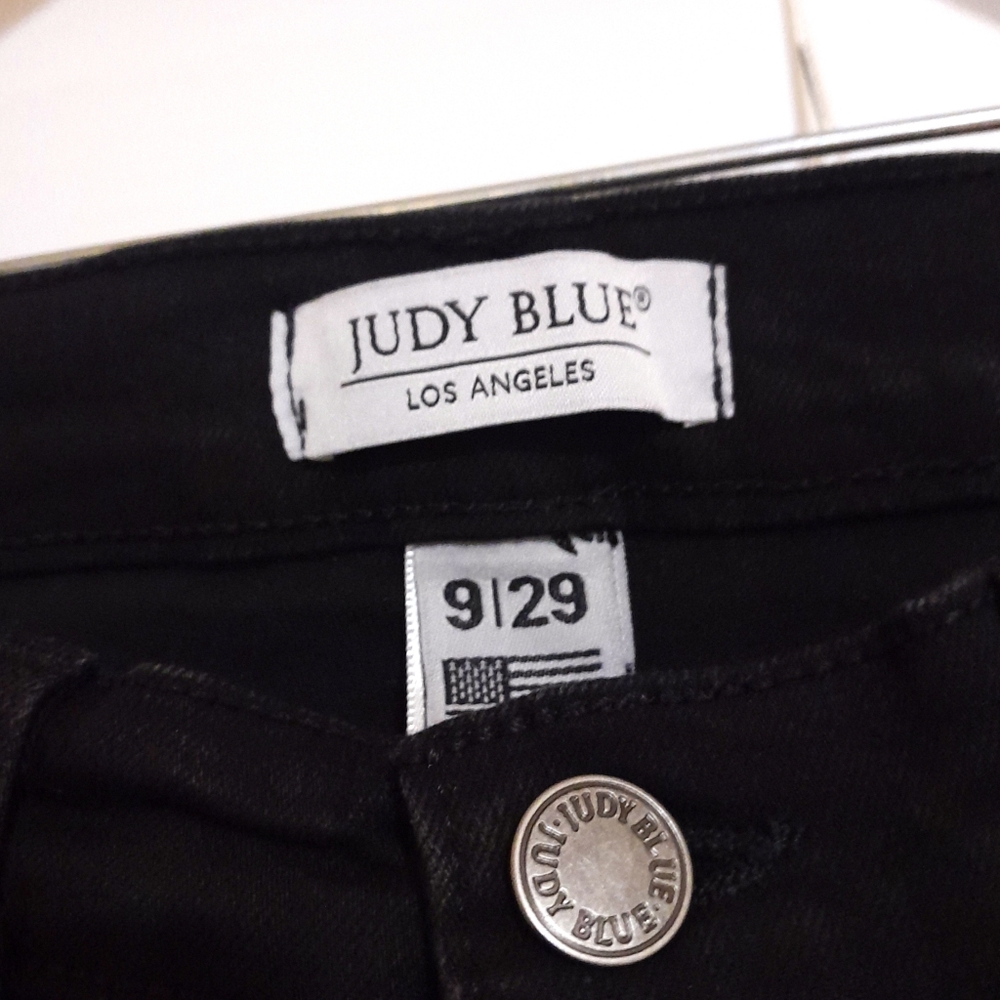 SOLD🔶️🔶️🔶️Judy Blue black 2 pocket frayed hem flare jeans size 9 - Picture 2 of 3